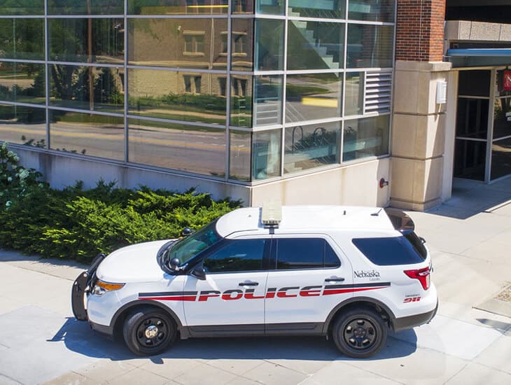 A police car parked outside a building